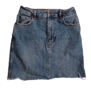 ZARA DENIM SKIRT, WOMENS SIZE XS. ZIP UP BUTTON.